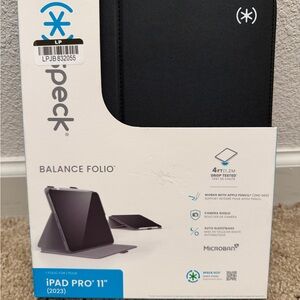 Speck Balance Folio for iPad Pro 11" (2023) - Black